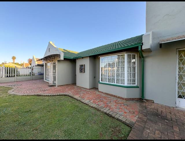 3 BEDROOM HOUSE FOR SALE IN HUNTINGDON